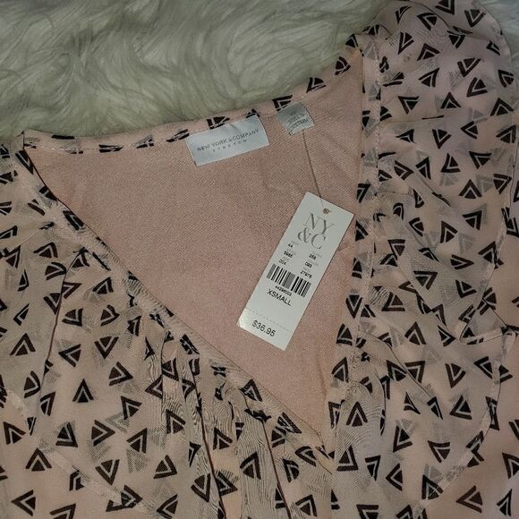 NY&Co. Ruffled Tank - Picture 2 of 4